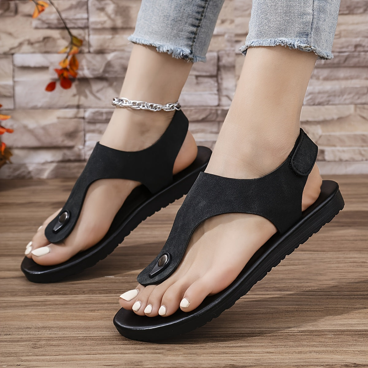 Velluna | Crisscross Flat Sandals