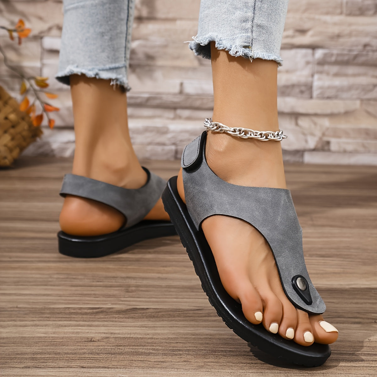 Velluna | Crisscross Flat Sandals